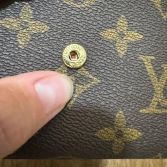 Louis Vuitton Zoe Wallet with box - Picture 4 of 13